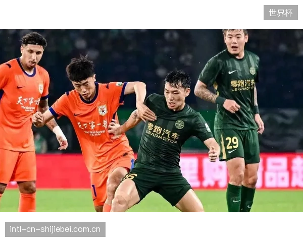山东泰山防守体系面临严峻考验，多名主力后卫的伤病导致球队战绩下滑。